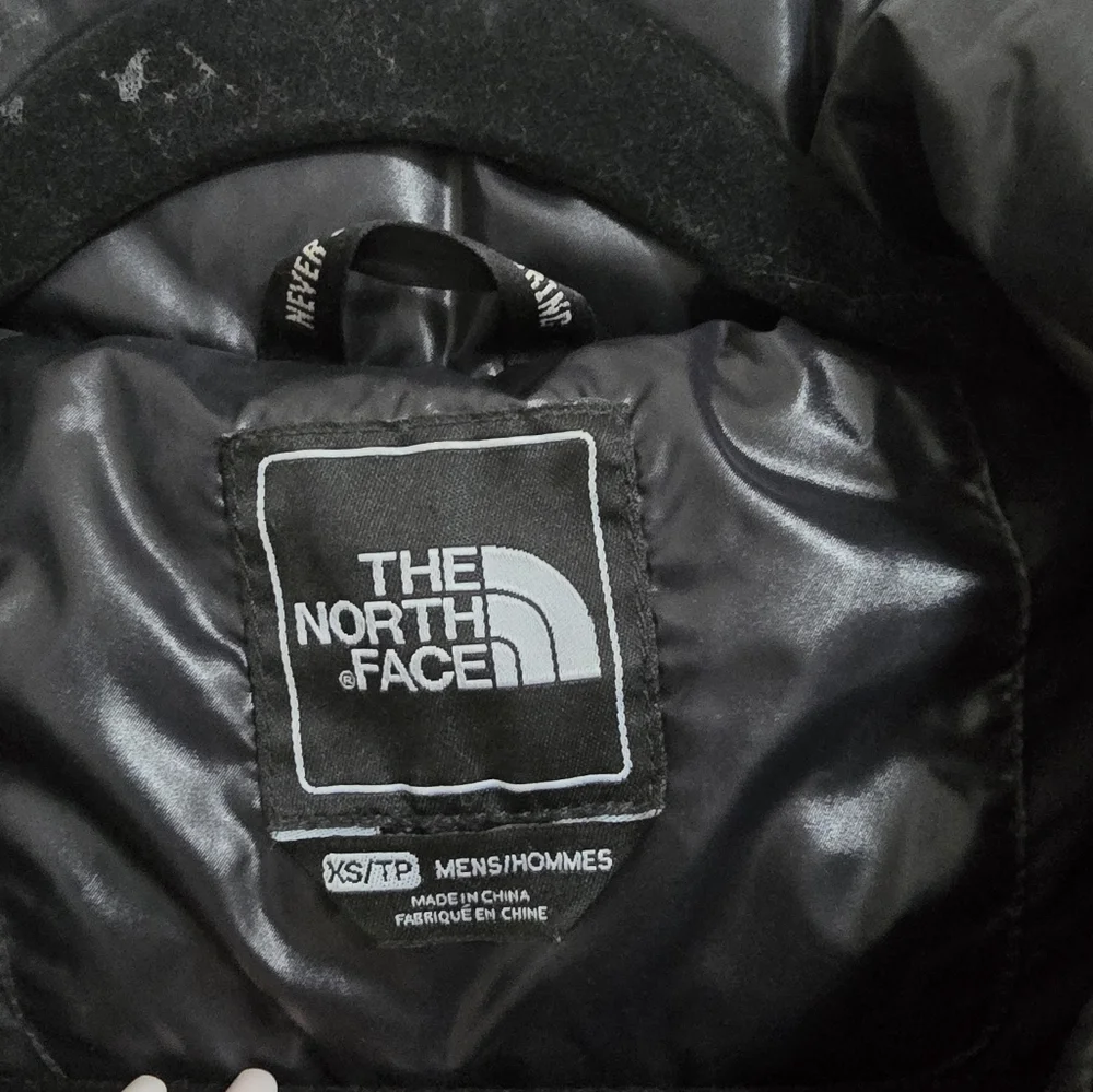 The North Face black Menlo belted puffer down jacket size S - Picture 9 of 15